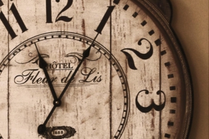 Clock fleur de lis.jpg